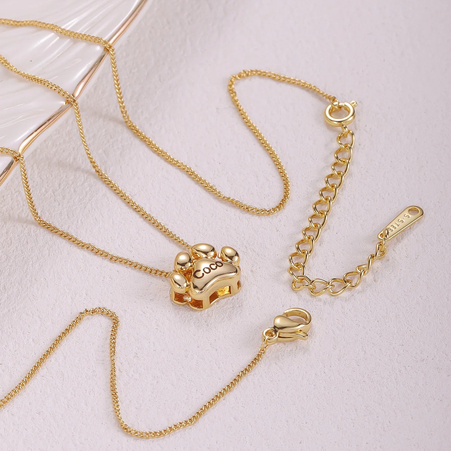 3D Dog Paw Necklace – Custom Engraved Pet Name Jewelry