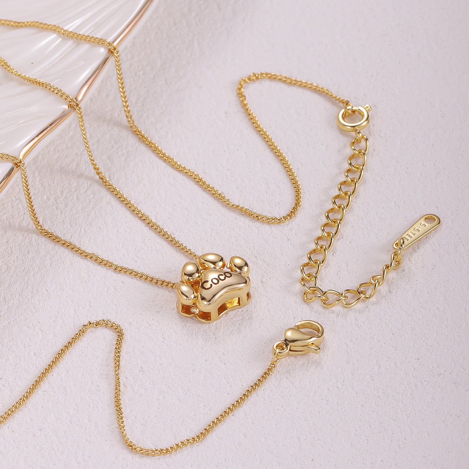 3D Dog Paw Necklace – Custom Engraved Pet Name Jewelry
